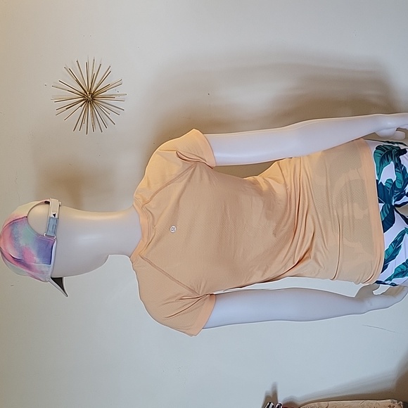 LULULEMON SWIFTLY TECH SHORT SLEEVE SIZE 6 NWT - Picture 5 of 9